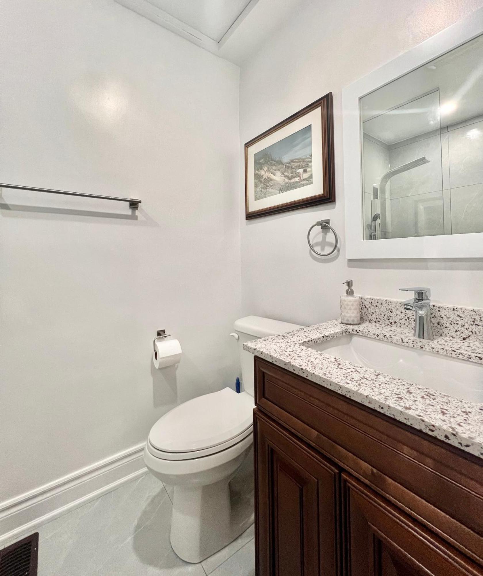 Upgraded Rooms With Bath 7-Min To Subway Near Downsview Rogers Stadium Toronto Bagian luar foto