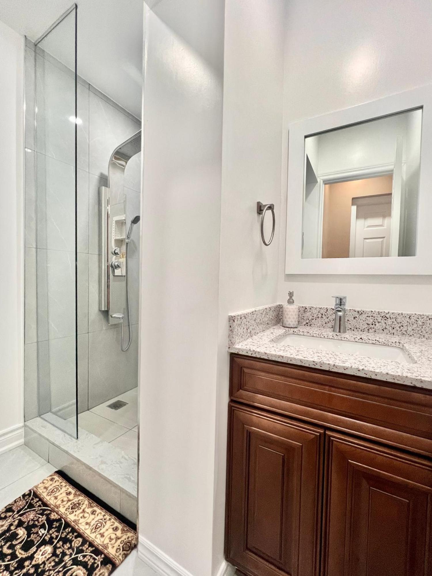 Upgraded Rooms With Bath 7-Min To Subway Near Downsview Rogers Stadium Toronto Bagian luar foto