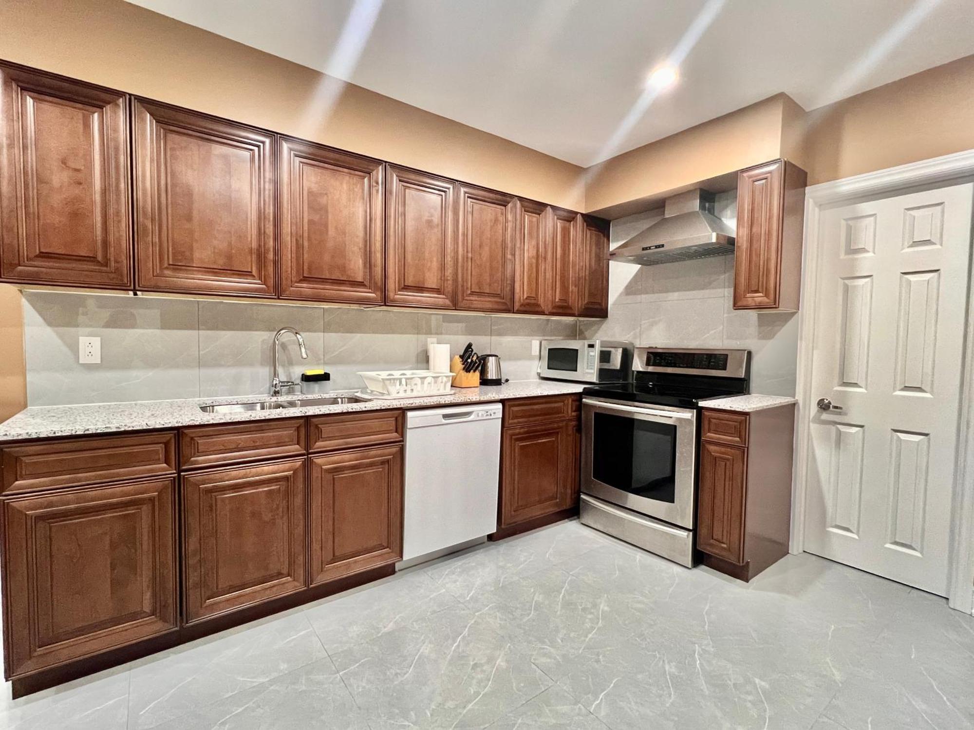 Upgraded Rooms With Bath 7-Min To Subway Near Downsview Rogers Stadium Toronto Bagian luar foto